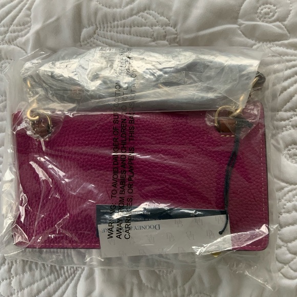 Dooney & Bourke Pebbled Leather Milly Crossbody Wallet/Bag NWT - Picture 6 of 7